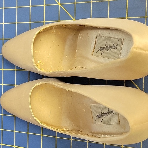 Vintage Jacqueline Ferrar Satin Cream Leather Soles 3" Shoes - Picture 12 of 12